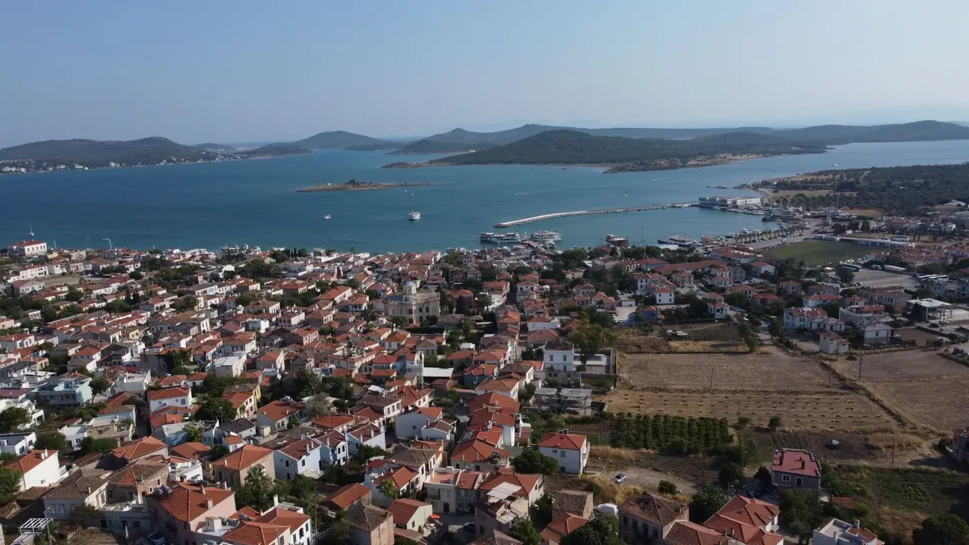 Captivating aerial view of Ayvalık showing the scenic coastline and vibrant cityscape in Türkiye.