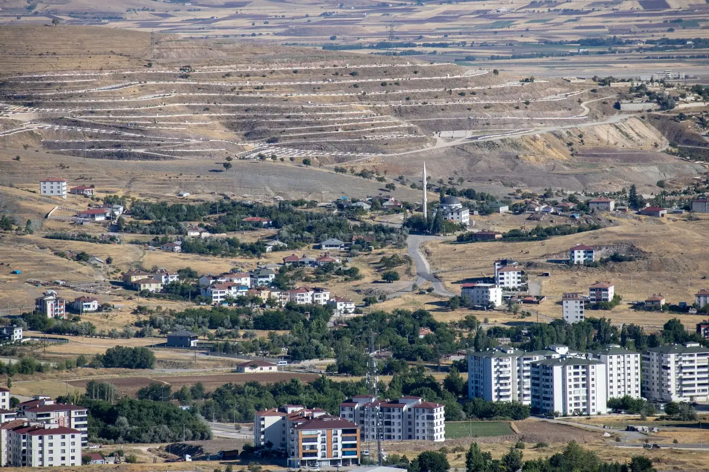 Aerial view of Elâzığ rural landscape showcasing houses and terrain in Türkiye.